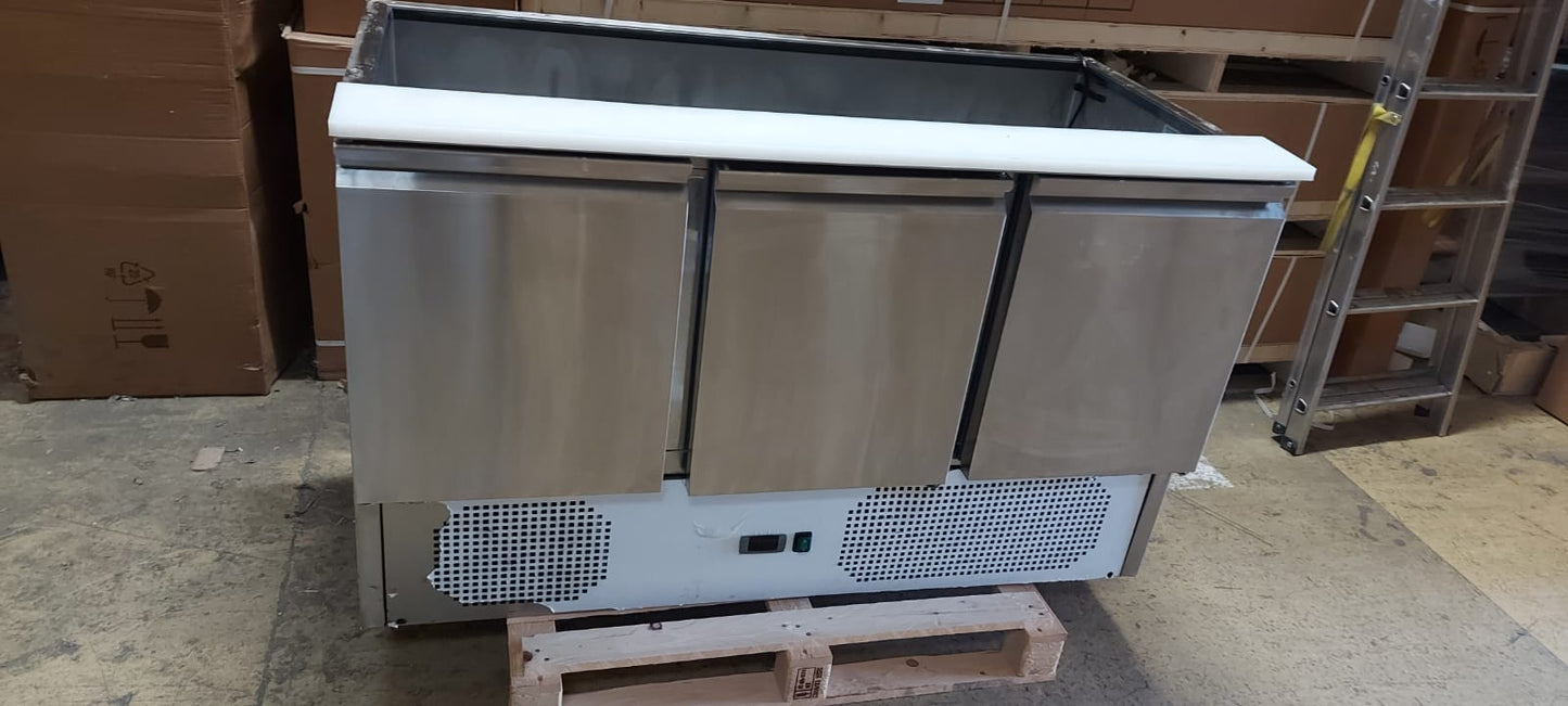 THS903CG - Saladette réfrigérée 3 portes + Vitres Bombées - 1365 x 700 x 1330 mm